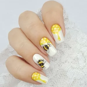 Bumblebee-Inspired nail Design